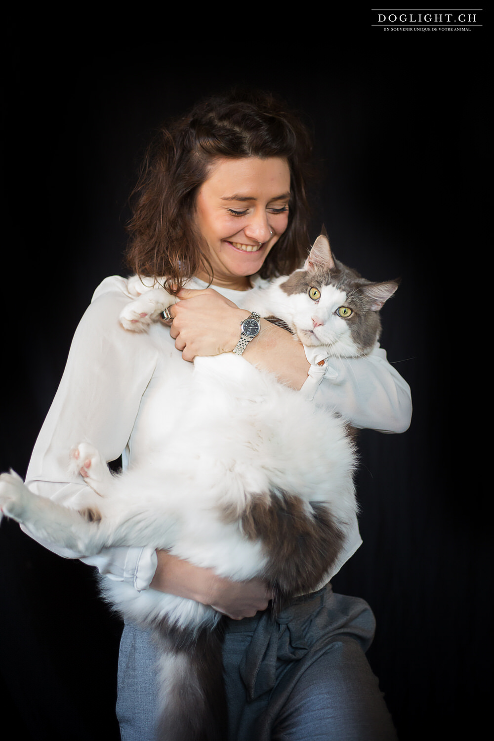 Photo calin Maine Coon dans les bras
